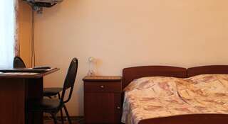 Гостиница Gloriya Камышин Улучшенный двухместный номер с 1 кроватью или 2 отдельными кроватями-2